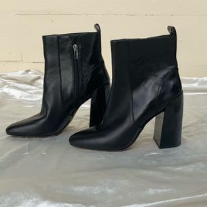 Vince Camuto Black Leather Everna Bootie Size 9